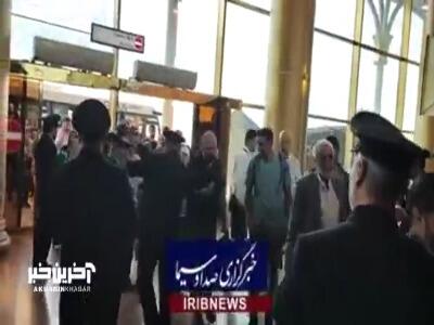 استقبال خادمان رضوی در فرودگاه مشهد از زائران امام رئوف