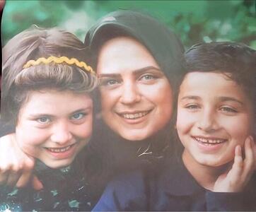 قابی از بازیگر دنیای شیرین و همسرش در یک مراسم
