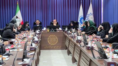 سیاست مجلس حمایت و استفاده از بانوان فعال در عرصه های مختلف است
