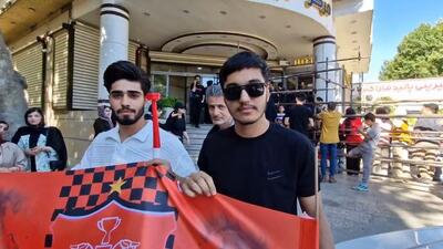 مصاحبه با هواداران پرسپولیس در اطراف هتل این تیم در خرم آباد