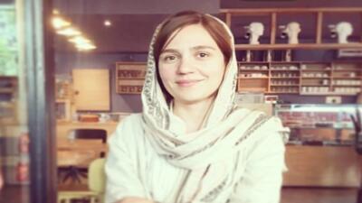 تصویر روز | مونا احمدی بازیگر نقش افسانه در رهایم کن و همسر عکاسش | گلی شی