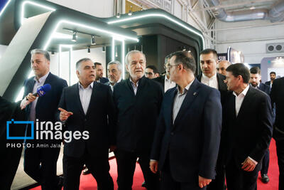 بازدید رئیس‌جمهور از نمایشگاه صنعت نفت