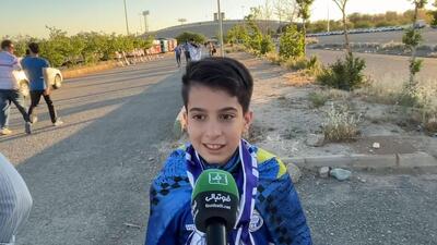 کری‌خوانی جالب کودک استقلالی برای پرسپولیسی ها