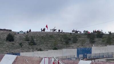 حضور هواداران تراکتور با اسب در اطراف ورزشگاه یادگار امام (ره) تبریز!