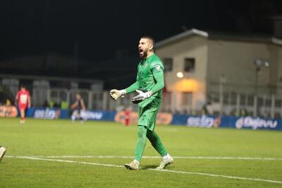کارتال دروازه‌بان پرسپولیس را بیرون کشید!