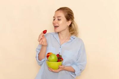 چه زمانی میوه بخوریم تا فایده داشته باشد؟