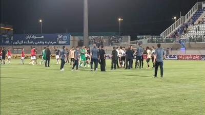 اعتراض شدید کادر فنی شمس آذر به تیم داوری بازی با گل گهر