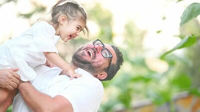 خبر روز | قاب خانوادگی جذاب محسن کیایی در کنار همسر و دخترش | گلی شی