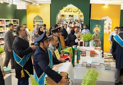 ویدئو | حضور خادمان امام‌رضا(ع) در نمایشگاه کتاب تهران