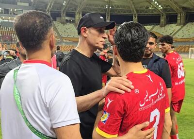 بازیکنان فولاد پیراهن‌هایشان را به خانه نبردند!