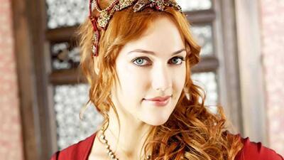 مریم اوزرلی ، بازیگر نقش خرم سلطان و فرزندانش(+عکس)