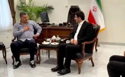 دیدار صمیمانه علی دایی با یک مقام دولتی