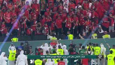 حرکت تحسین برانگیز باشگاه شباب الاهلی در جشن قهرمانی با هواداران