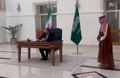 فیلم/ امضای دفتر یادبود وزارت خارجه عربستان توسط عراقچی
