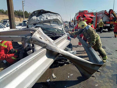 برخورد مرگبار ۲۰۶ با گاردریل در بزرگراه بابایی