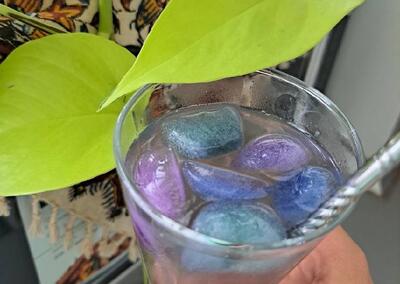 طرز تهیه یخ رنگی بدون یک قطره رنگ خوراکی + فیلم