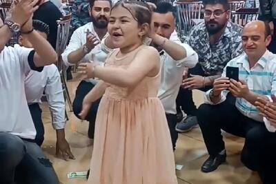 آواز شاد؛ دختر تبریزی چه رقص آذری میکنه پول بارونه یولاااا تورک تراختورچو قیزلاری
