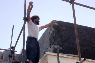 آواز شاد؛ بناها رو چوب بست چه رقصی میکنن فقط اونی که با کمچه میرقصه نیوفتن پایین