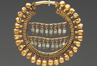 گوشواره هخامنشی (عکس)