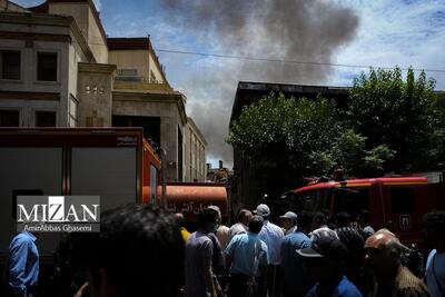نجات ۱۳۰ نفر از آتش‌سوزی یک هتل در خیابان مفتح