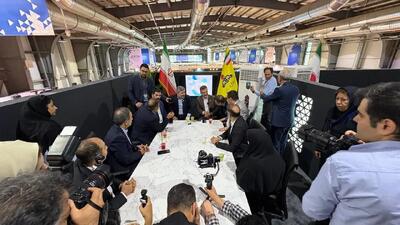 بازدید رئیس شورای اطلاع رسانی دولت از نمایشگاه نفت، گاز، پالایش و پتروشیمی