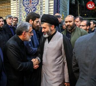 عکسی کمیاب از سید مسعود خامنه‌ای در مراسم ترحیم ابراهیم رئیسی | اقتصاد24