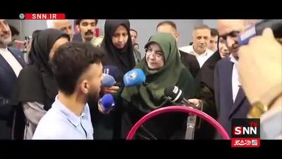 غافلگیری سخنگوی دولت برای دوچرخه‌ساز جوان در حاشیه نشست اقتصادی