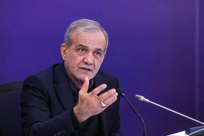 پزشکیان لباس هلال احمر پوشید/ علت چه بود؟+عکس