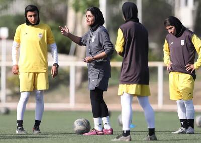 تاخت و تاز دختران فوتبال روی بهترین چمن ایران - پارس فوتبال
