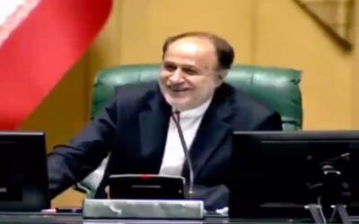 تذکر حاجی‌بابایی به ناطق بدون نظر: اگر نظری نداری پس چرا ۲ دقیقه حرف زدی؟!