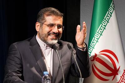 روزنامه جمهوری اسلامی: وزیر ارشاد دولت سیزدهم ادعا کرده بخشی از بدن شهید رئیسی همچنان در محل سقوط هلی‌کوپتر است / ممکن است ادعای اسماعیلی برای توجیه ایجاد گنبد و بارگاه در این محدوده حفاظت شده باشد / وزارت ارشاد به مدت سه سال در اختیار کسی با چنین تفکری بود