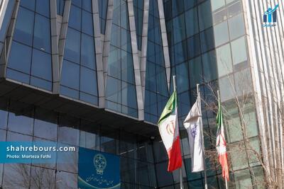 وسهرمز به مجمع می‌رود
