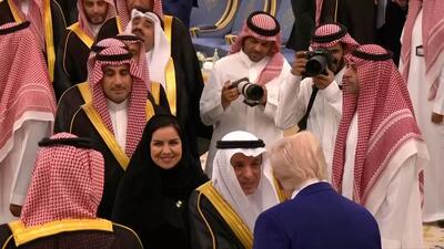 دست‌دادن دیپلمات‌های زن عربستان با ترامپ +عکس
