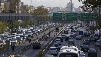 ترافیک پر حجم و سنگین در برخی از معابر و بزرگراه‌های پایتخت