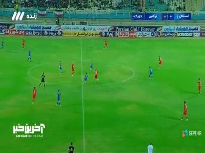 گل اول تراکتور به استقلال خوزستان توسط حسین زاده