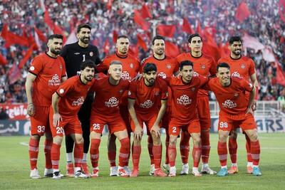 نشان خلیج فارس روی استیج تراکتور