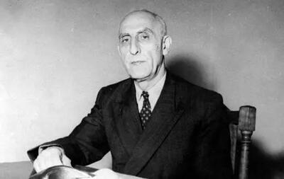 تصویر؛ دیدار «ثریا و محمدرضا پهلوی با دکتر مصدق»؛ سال 1331