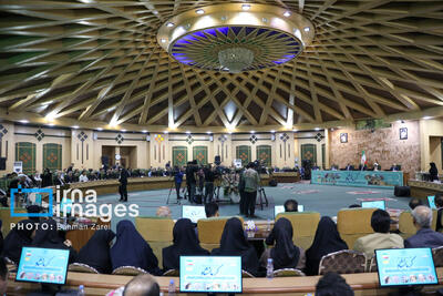 اعتراض یک دانش‌آموز به مافیای کنکور در حضور رییس‌جمهور