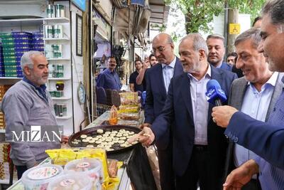 بازدید سرزده رئیس جمهور از بازار سنتی کرمانشاه/ گفت‌وگوی صمیمی با مردم و بازاریان