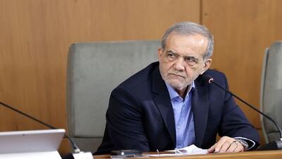 انتقاد رئیس جمهور از مهاجرت نخبگان/ شما باید ایران را بسازی!