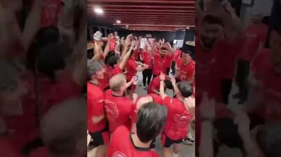 بازیکنان تراکتور جشن را از رختکن آغاز کرده اند!