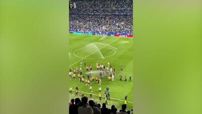فعال شدن سیستم آب‌پاش ورزشگاه اسپانیول برای جلوگیری از جشن بارسایی‌ها!
