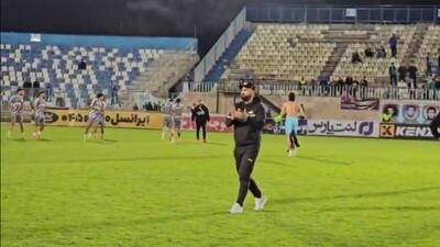 تشویق شدید مازیار زارع توسط هواداران بعد از بازی با فولاد