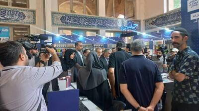رئیس جمهور از نمایشگاه کتاب تهران بازدید کرد - مردم سالاری آنلاین