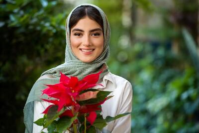 پردیس پورعابدینی با یک تیپ متفاوت در شیراز(+عکس)