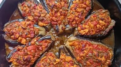 با یک گوشت سینه مرغ و دو تا بادمجان عروسی به پا کن / برای چهار نفر یک دل سیر ضیافتی به پاکن