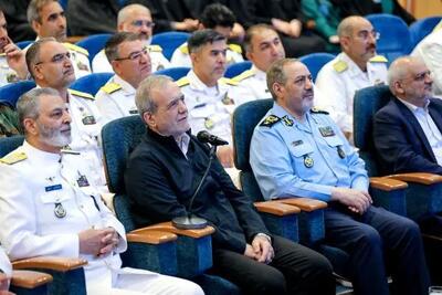 ارتباط برخط پزشکیان با فرماندهان ناوشکن دنا و زیردریایی فاتح