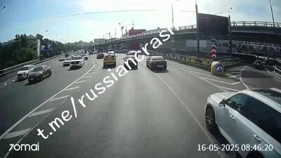 فیلم رانندگی بی احتیاط و برخورد با کامیون