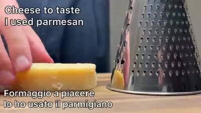 ببینید؛ طرز تهیه یک غذای ایتالیایی با بادمجان و سوسیس