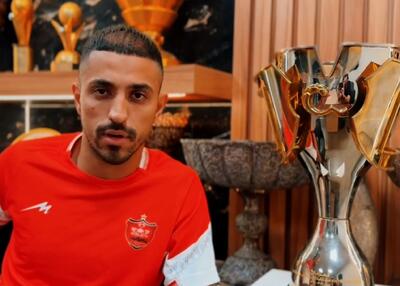 لحظه عقد قرارداد امین کاظمیان با پرسپولیس - پارس فوتبال